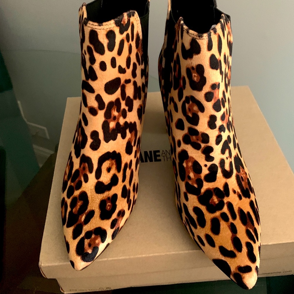Jane and the Shoe Susan Leopard Booties/Boots NEW
